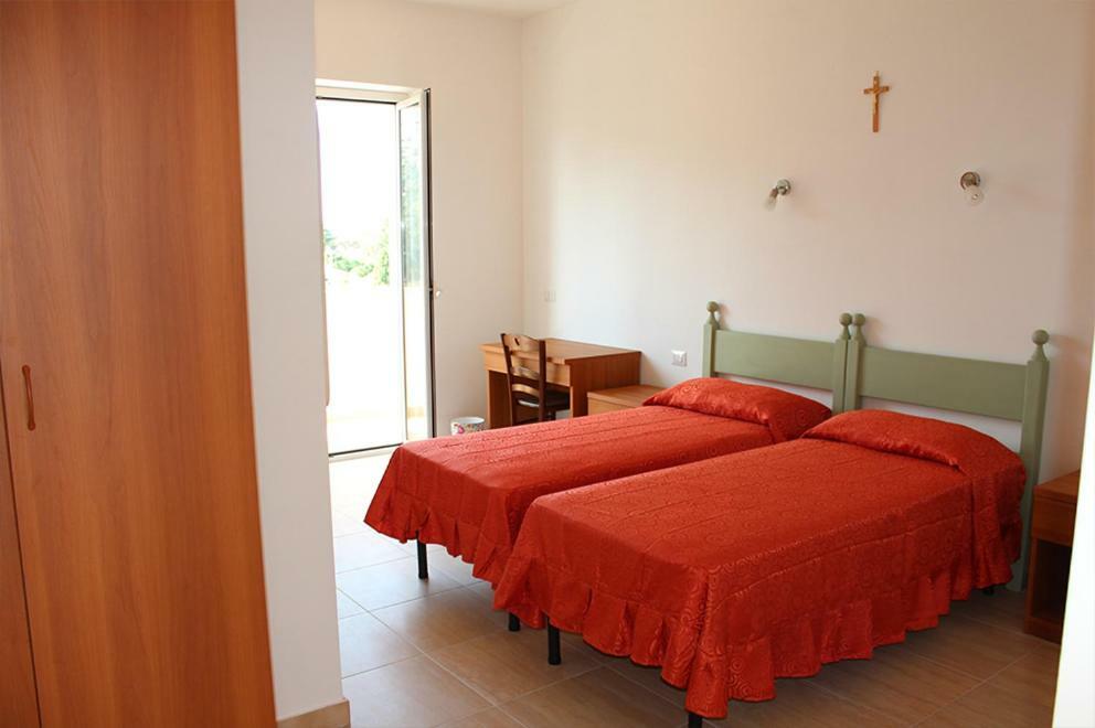 Oasi Di Pace Hotel Sutri Ngoại thất bức ảnh